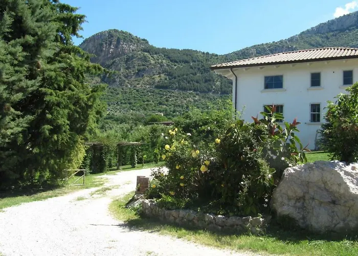 לינה וארוחת בוקר Macchia D'olmo 4*