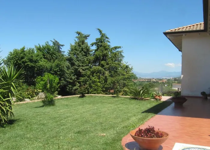 Macchia D'olmo לינה וארוחת בוקר