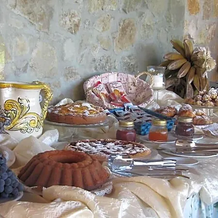 Macchia D'olmo Bed & Breakfast 4*